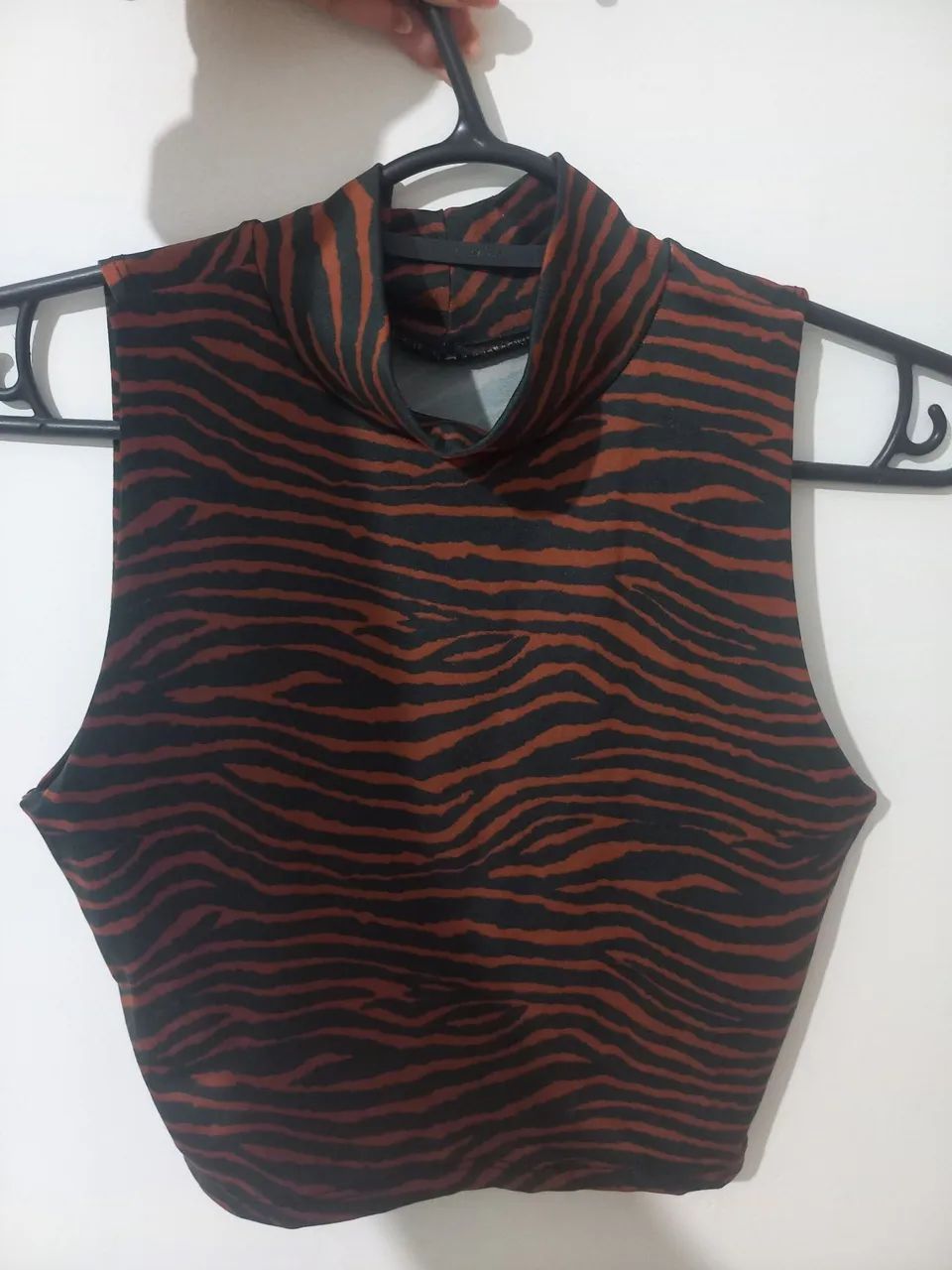 Top cropped de tigre 