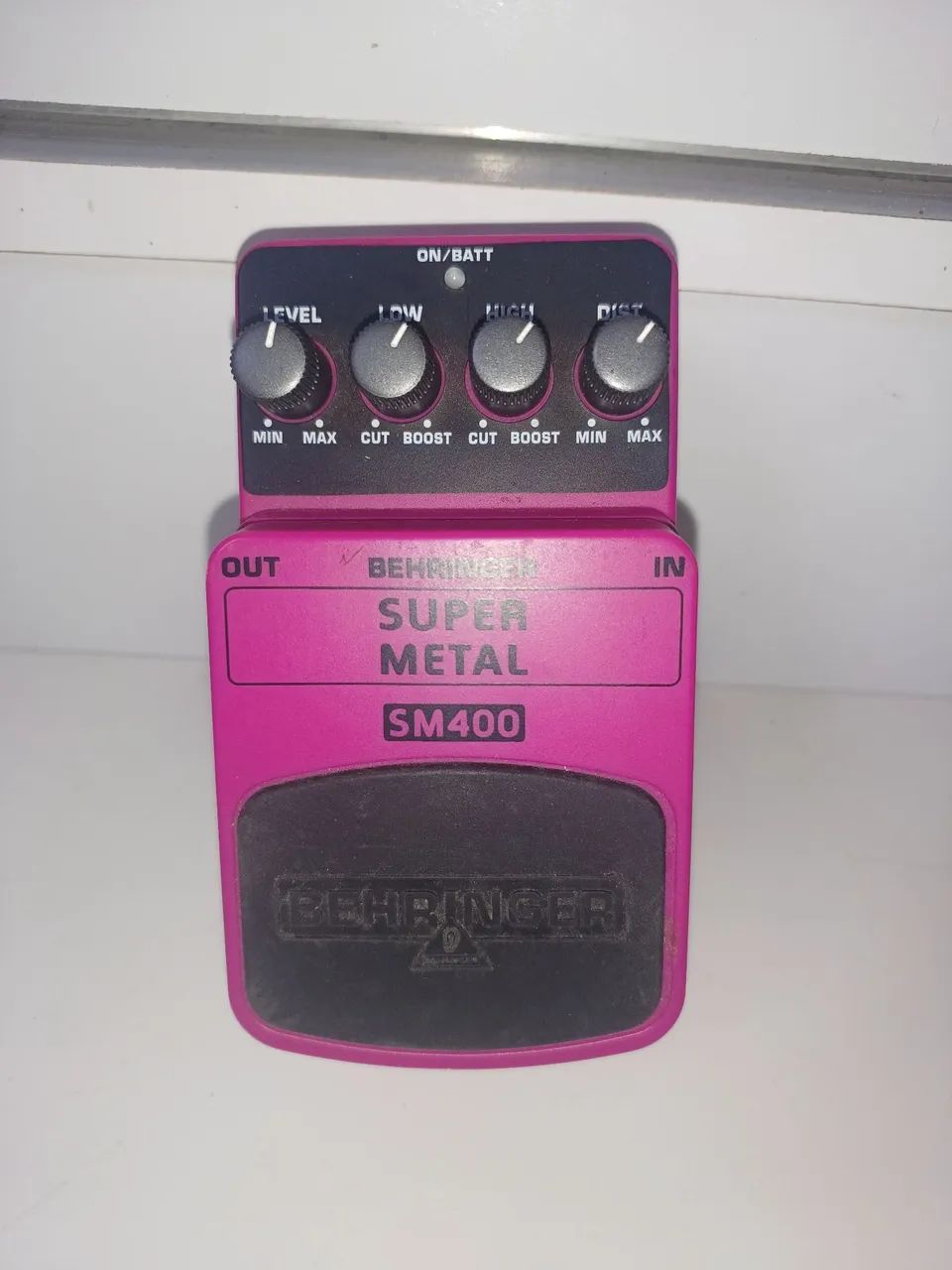 Pedal de Overdrive Behringer Super Metal SM400