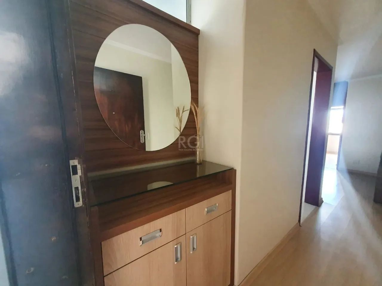 Apartamento de 1 dormitório, sendo suíte no bairro Santana. Reformando e semimobiliado. Sa - Foto 2