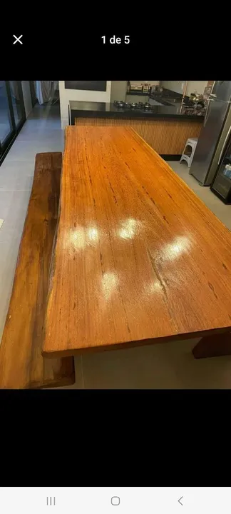 Mesa de madeira maciça