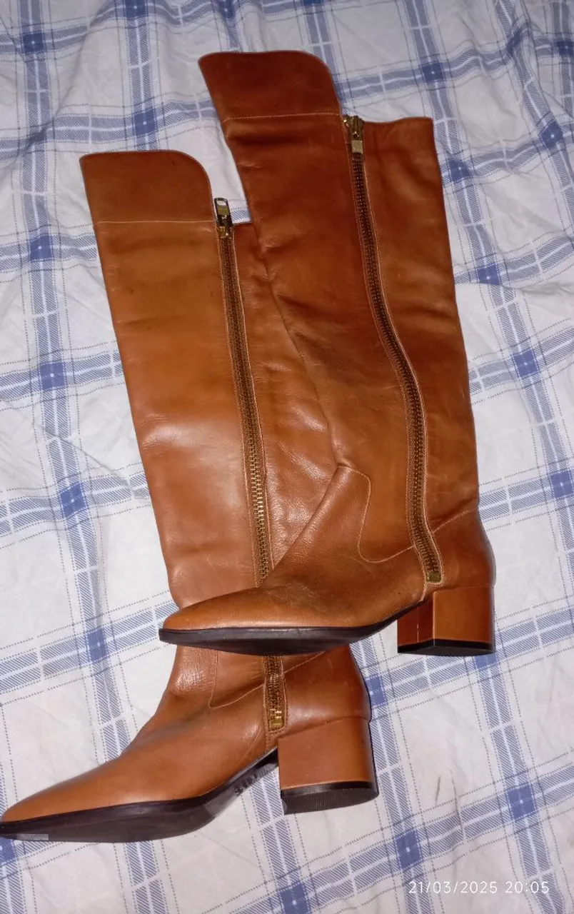 Botas de Couro Marrom