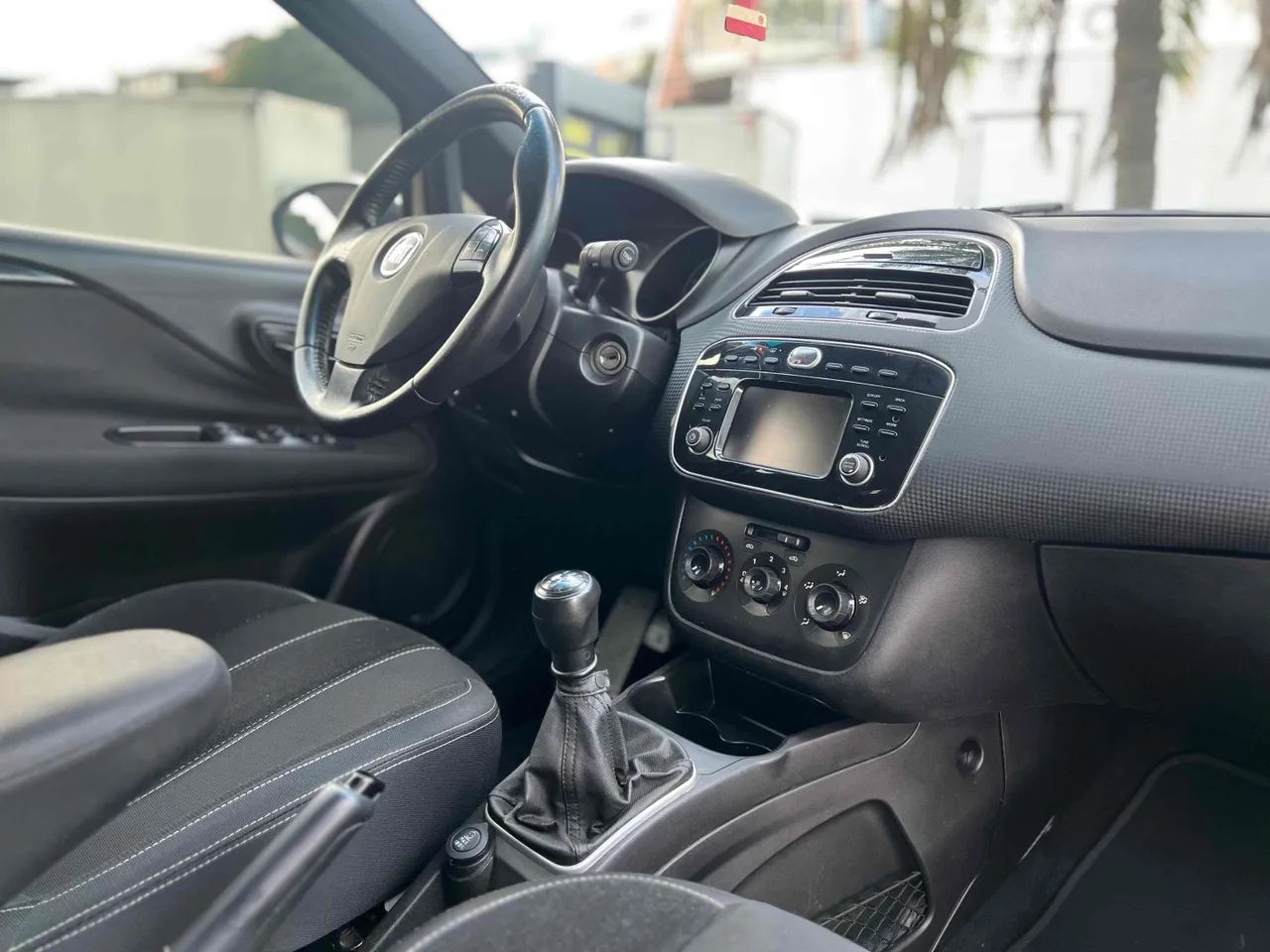Fiat Punto 2017 1.8 blackmotion 16v flex 4p manual - Foto 2