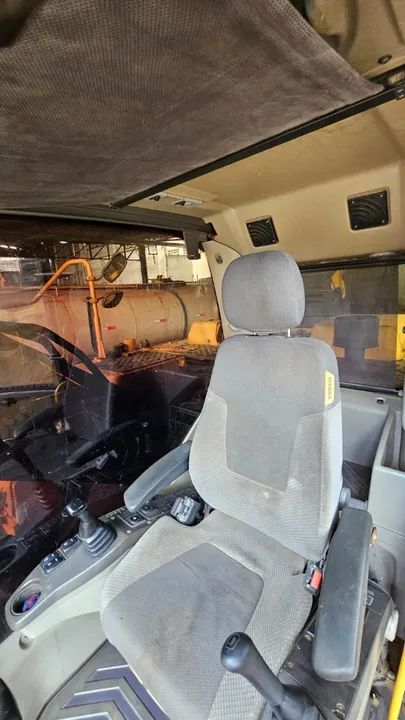 ESCAVADEIRA VOLVO 220DL 2014 - Foto 5