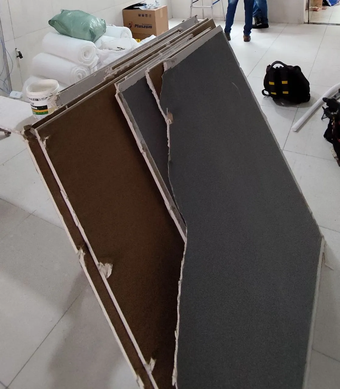 Placas de drywall, ferragens e manta