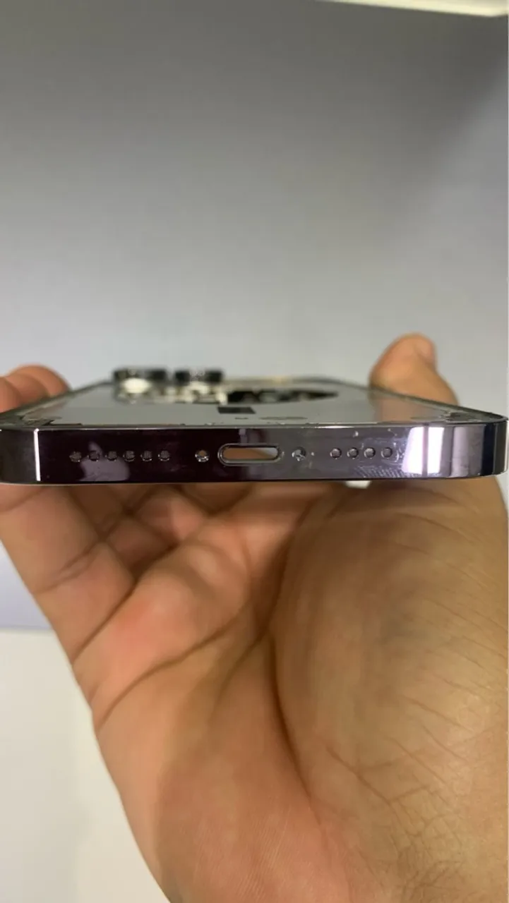 Carcaça iPhone 14 Pro Max roxa sem tampa