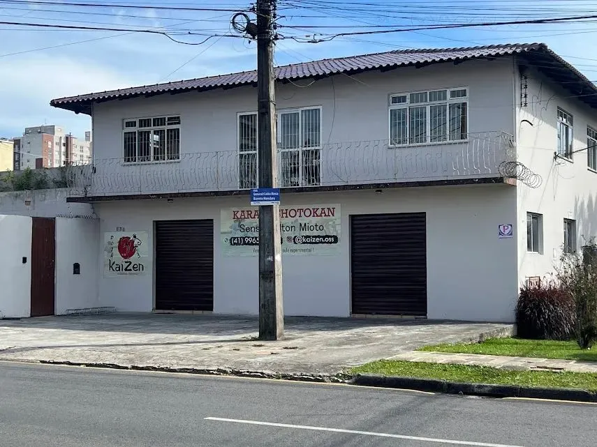 Imóvel para aluguel possui 90 metros quadrados com 4 quartos
