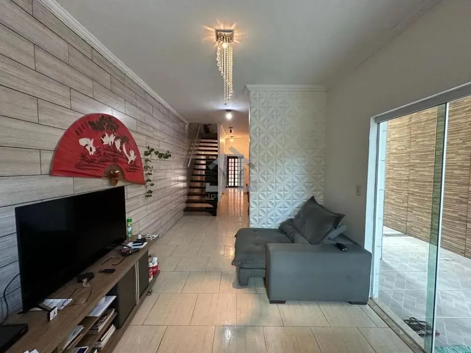 Sobrado para Venda em Mogi das Cruzes, Residencial Colinas, 3 dormitórios, 2 banheiros, 3