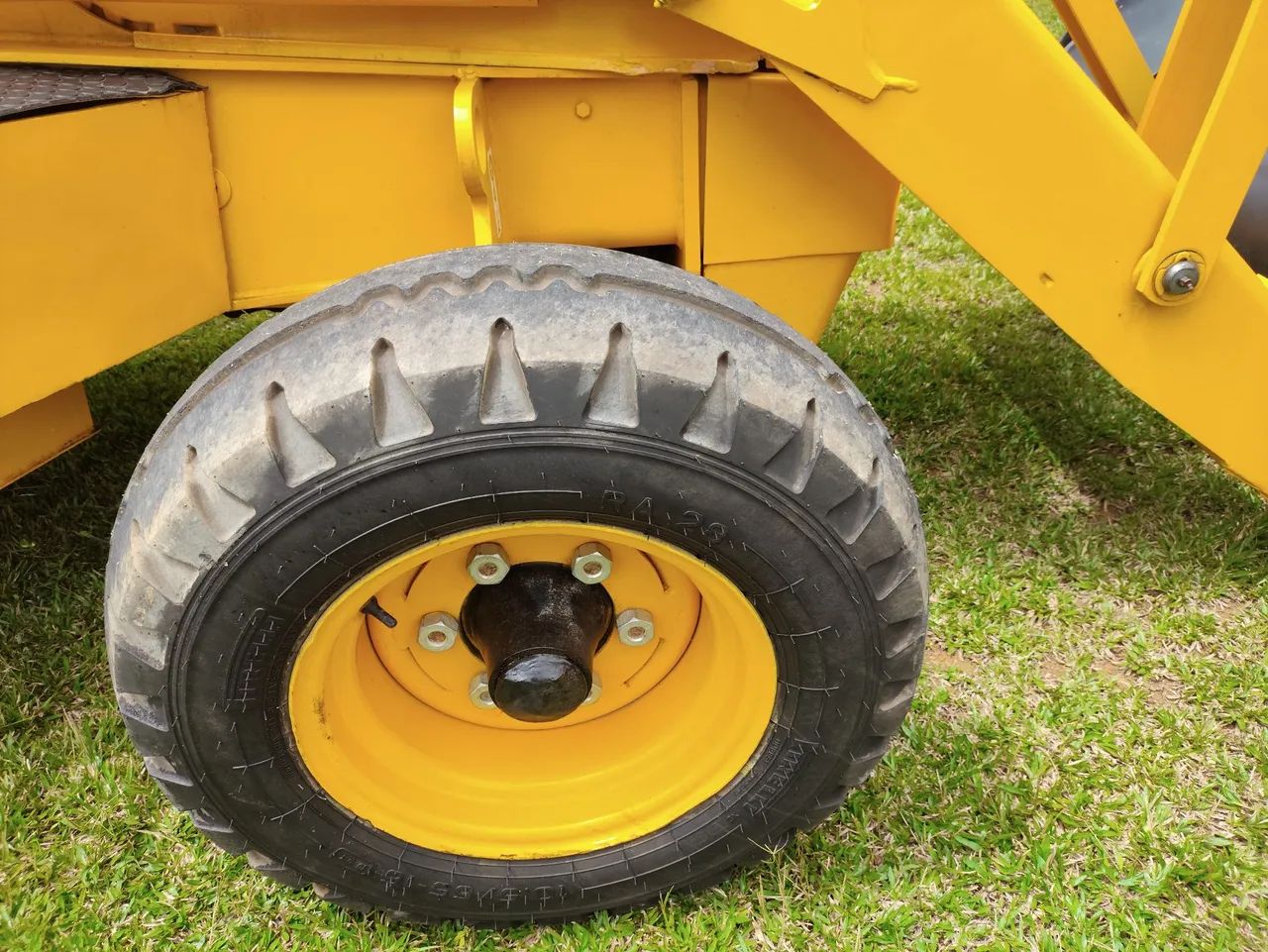 Retroescavadeira JCB 214Serie 2 - Foto 4