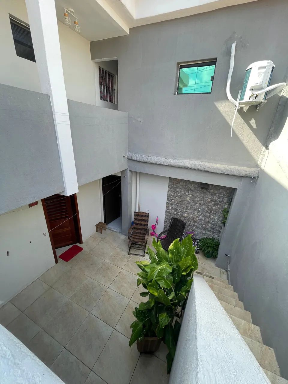 Casa duplex na Cidade 2000, próximo a Praça principal. Com kitnetes já locados. - Foto 2