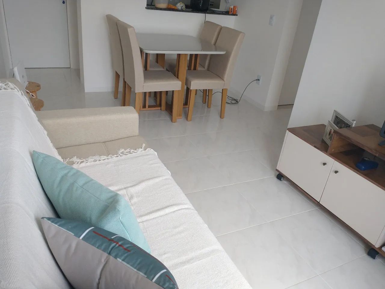 Dining table with 4 chairs64386065376643122