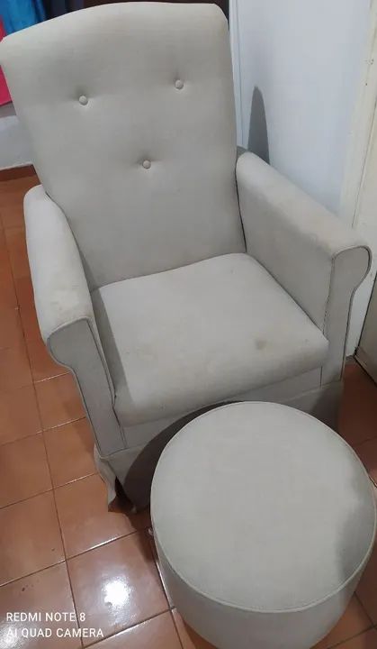 Cadeira de amamentação com apoio