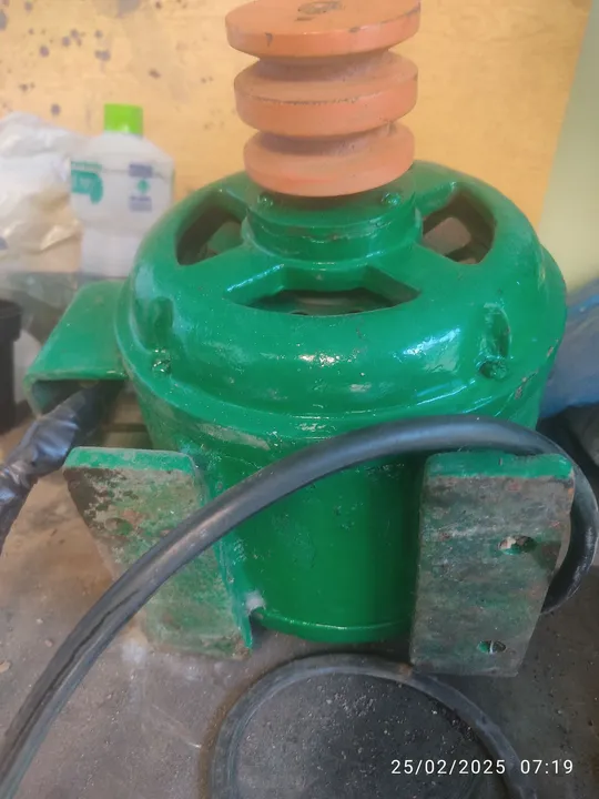 Motor trifásico novo