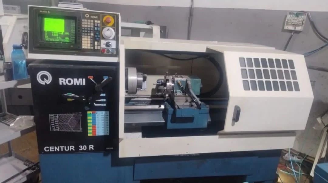 TORNO CNC ROMI MACH 5 CENTUR 30 R