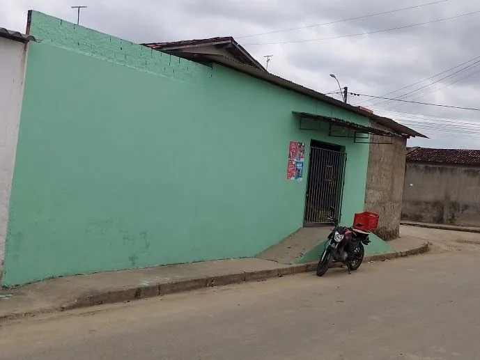 Vende-se casa com ponto comercial
