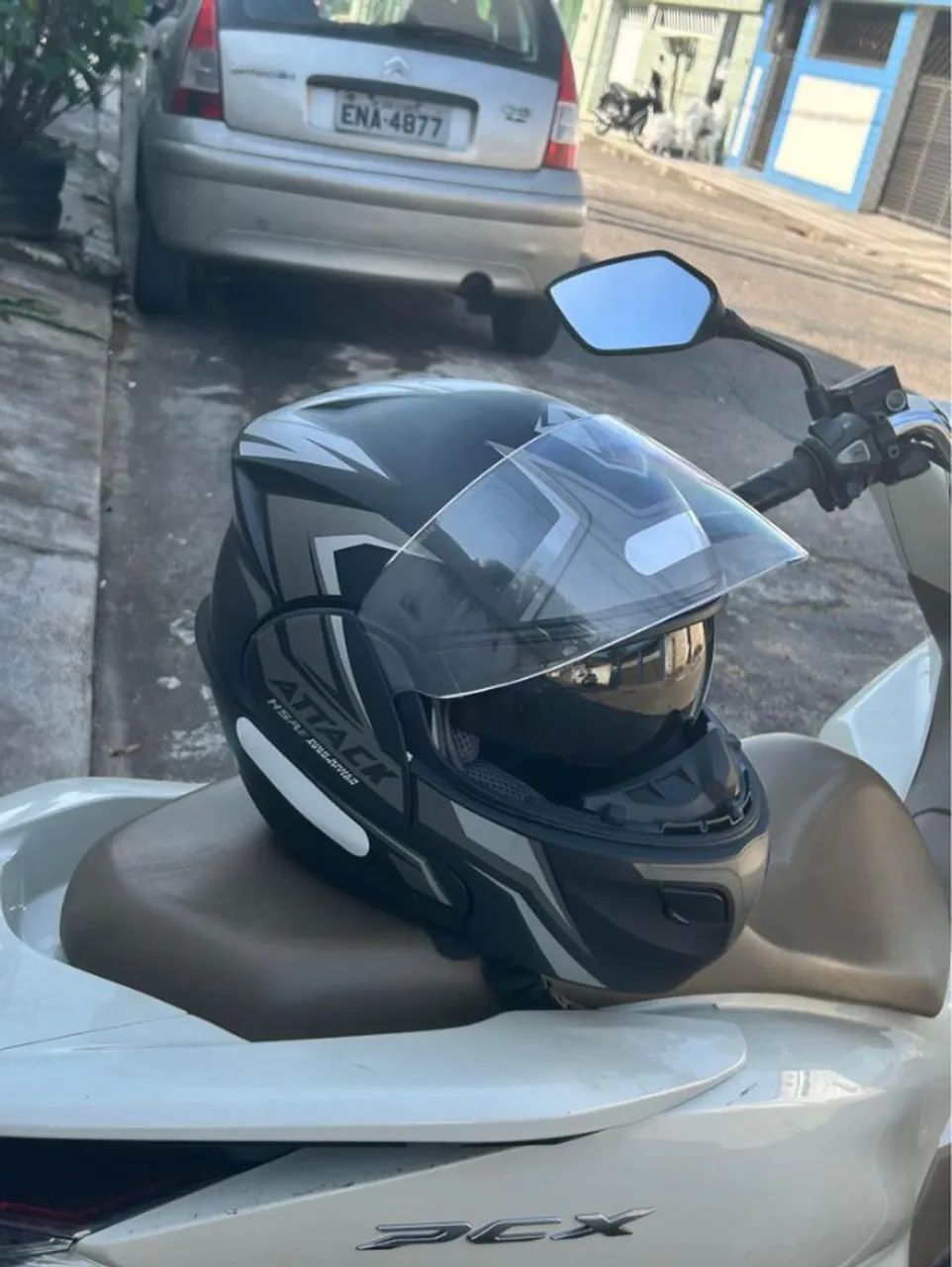 Capacete Escamoteavel com óculos interno