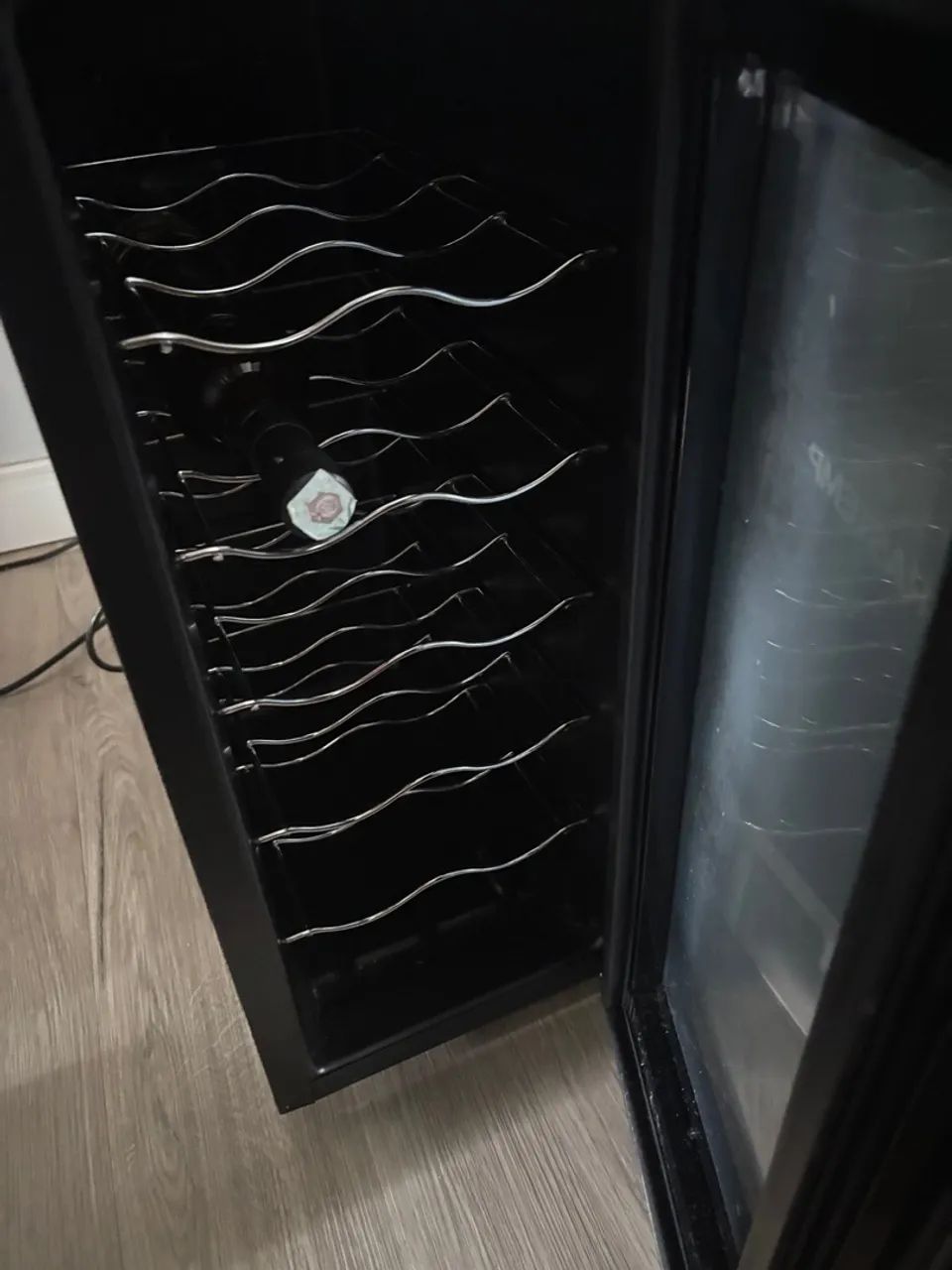 Adega de Vinho para 12 Garrafas