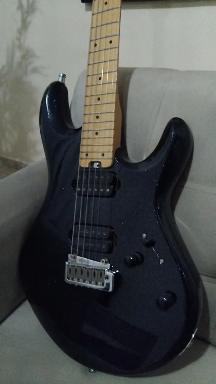 Guitarra Music Man Luke - Veja descrição 