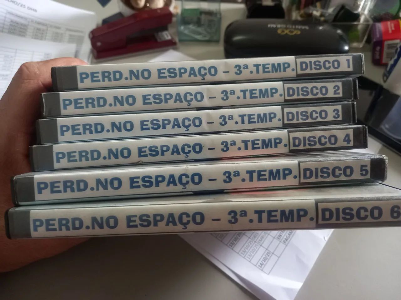 6 DVDS DA 3 TEMPORADA PERDIDOS NO ESPAÇO  - Foto 2