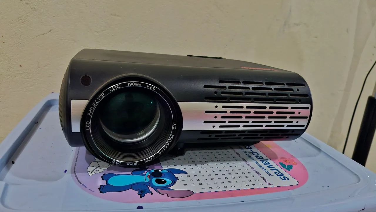 Projetor LCD 70 a 150 pol 4000 lumens - Foto 2