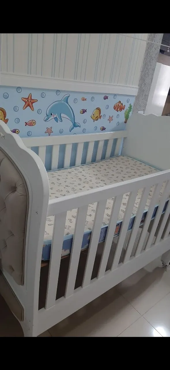 Berço Infantil Branco com Detalhes em bege