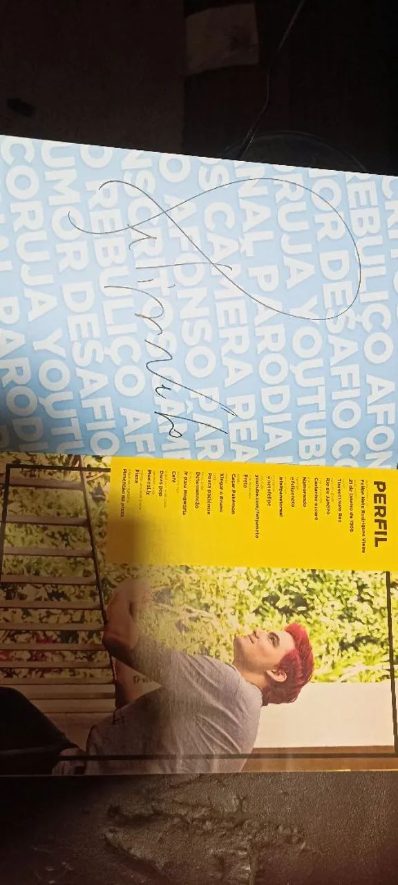 Felipe Neto Autographed Book64728254933763121