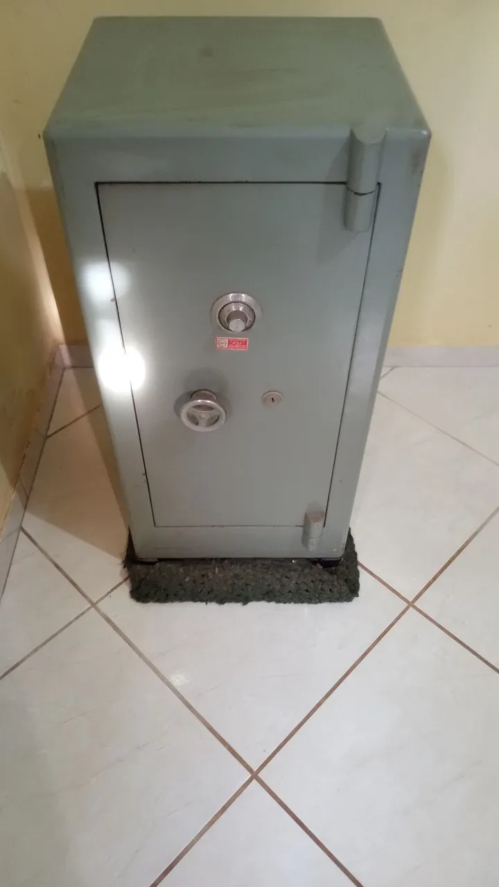Cofre de Metal - Segurança e Estilo