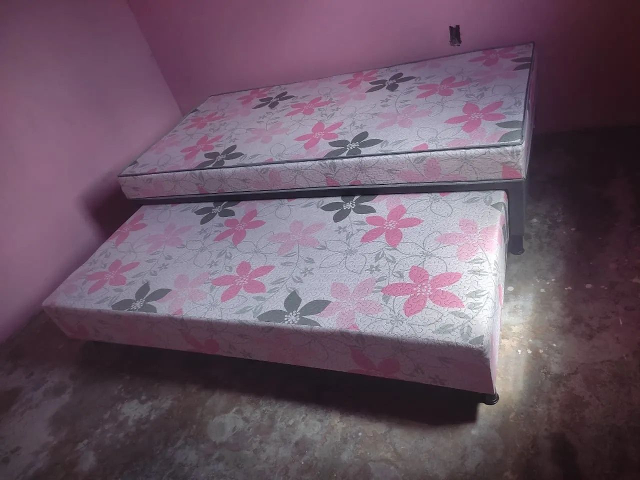 Bi/Cama Solteirão Florais - Novas, Frete grátis  - Foto 2