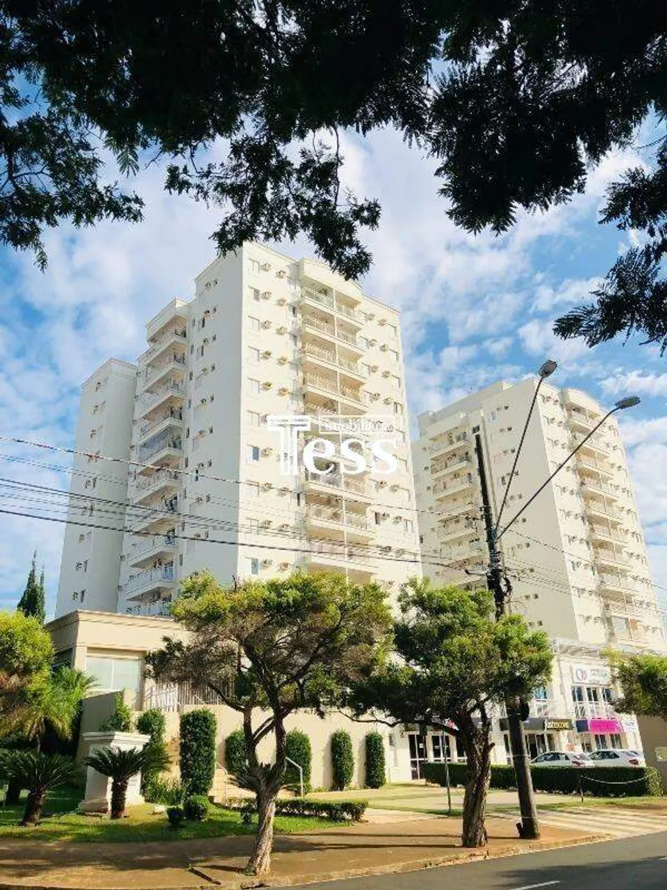 Apartamento para ALUGAR- Zona Sul de 3 dormitórios 2 vagas, elevador, lazer com piscina, p