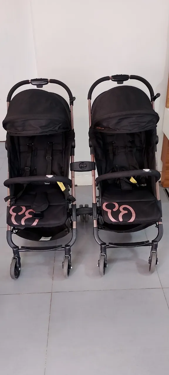 Vendo carrinho de bebê gêmeos 