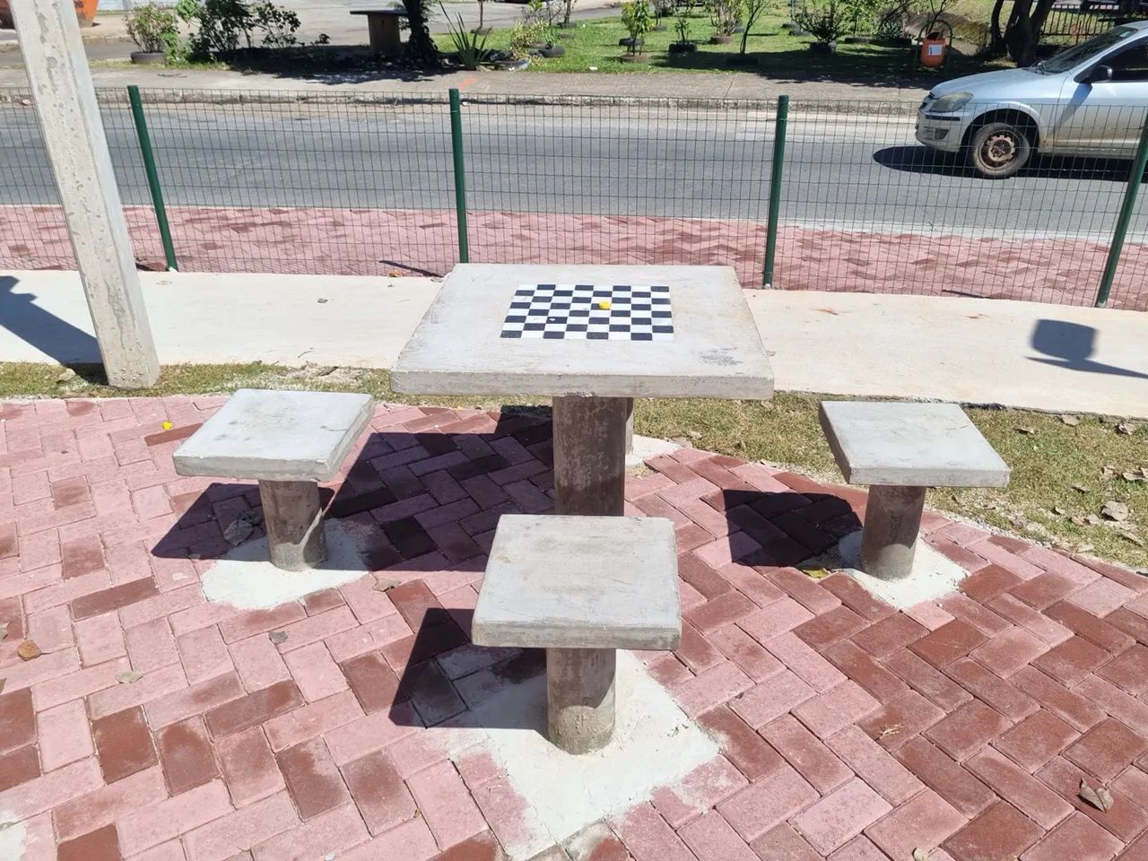 Mesa de 80 cm de formato quadrado com xadrez  - Foto 2