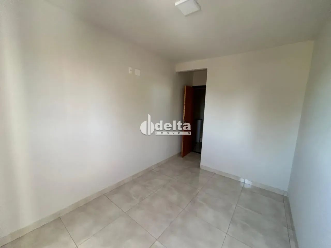 Sobrado disponível para venda no bairro Novo Mundo em Uberlândia-MG - Foto 2