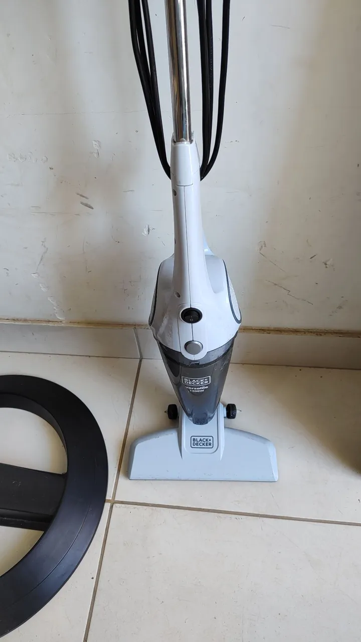 Aspirador de Pó Black+Decker Versatile 1200W leia todo anúncio.