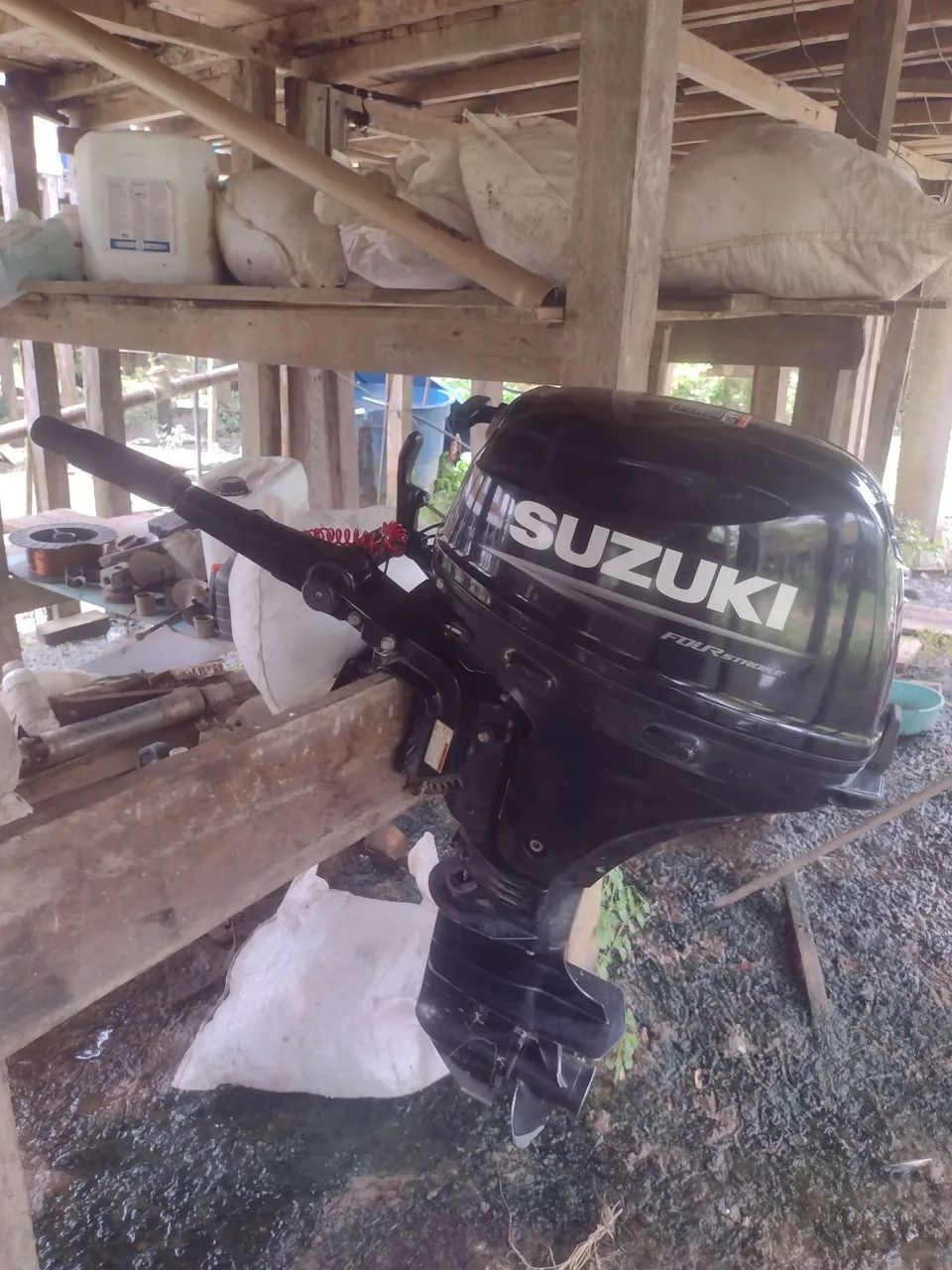 Vendo motor de popa 20 Hp semi novo