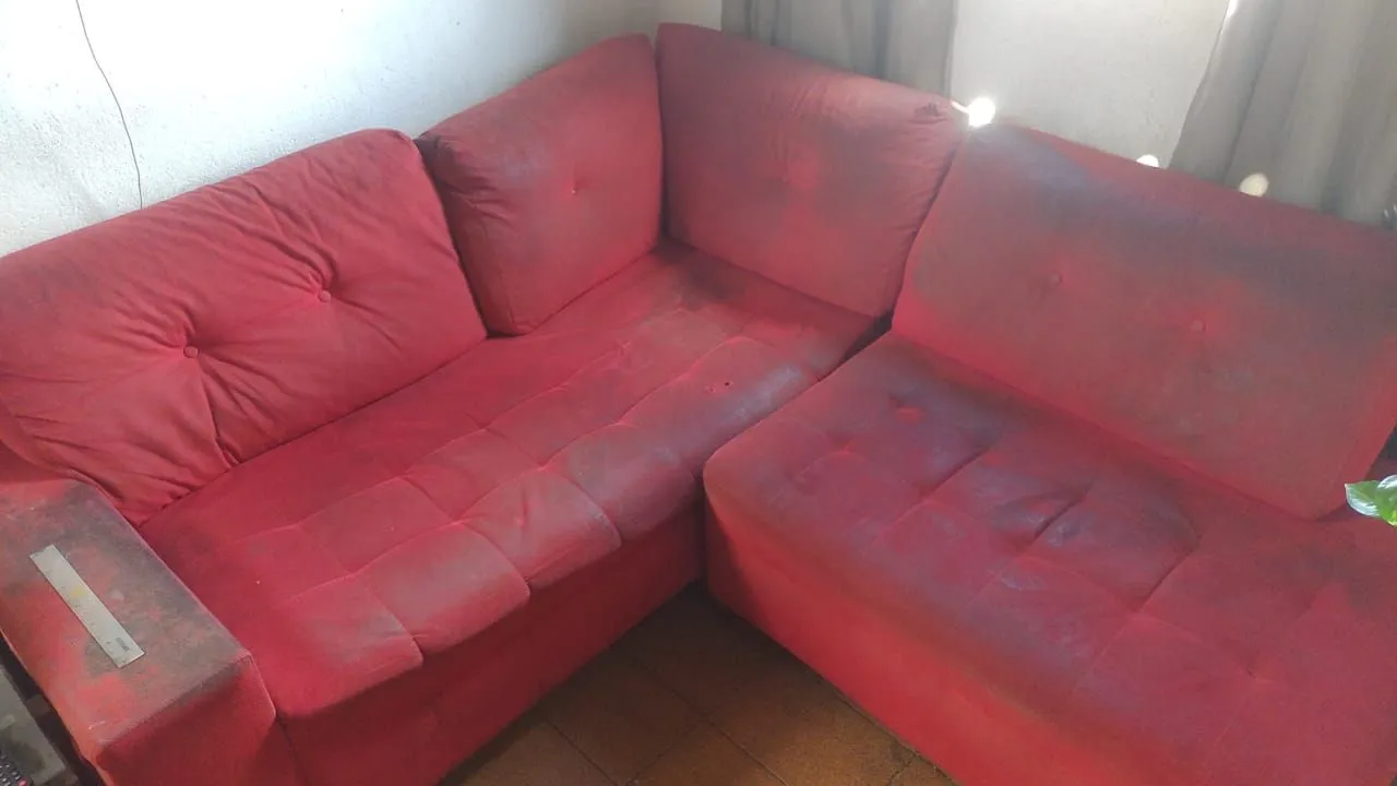 Sofá de canto vermelho
