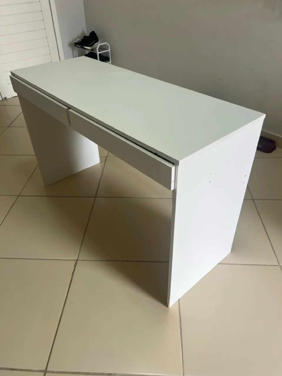 Escrivaninha branca com gaveta - Foto 3