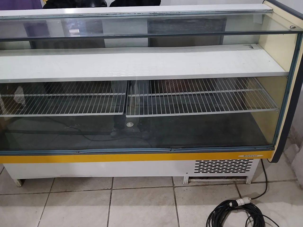 Vendo balcão refrigerado 1,80
