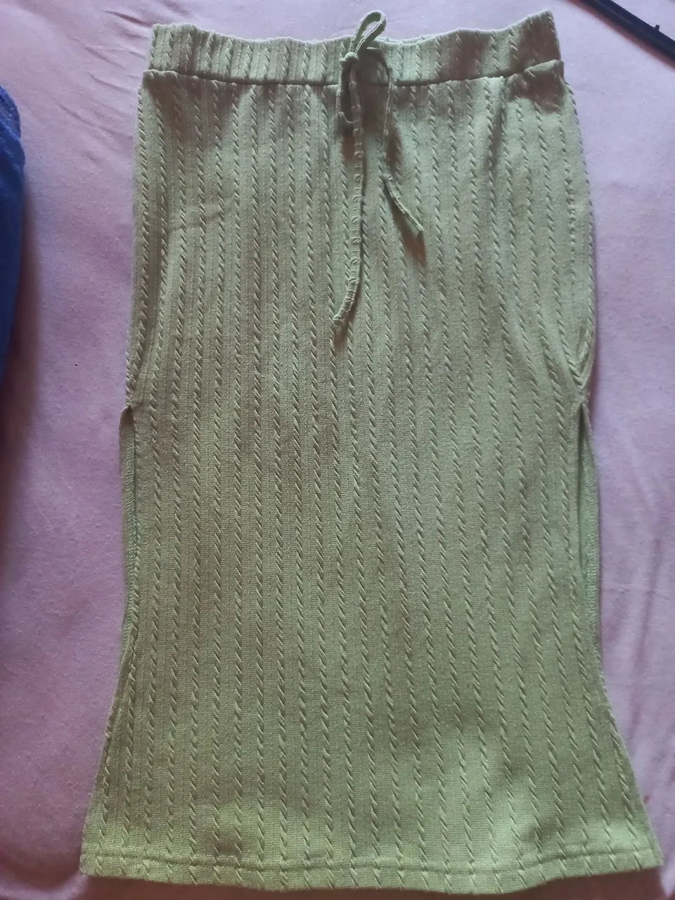 Saia Midi Verde Canelada com Detalhe