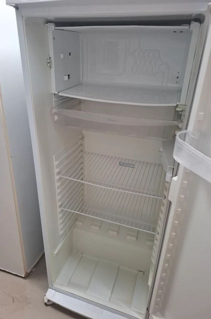 Geladeira Modelo Antigo ,Marca Dako - Foto 5