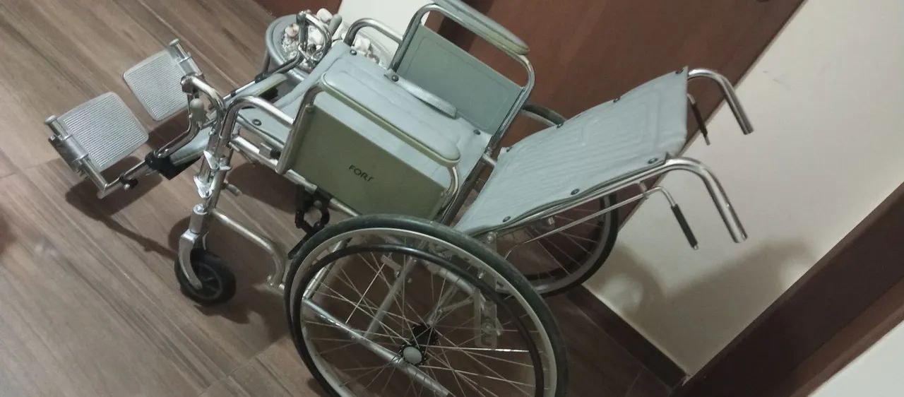 Cadeira de rodas em ótimo estado - Foto 3