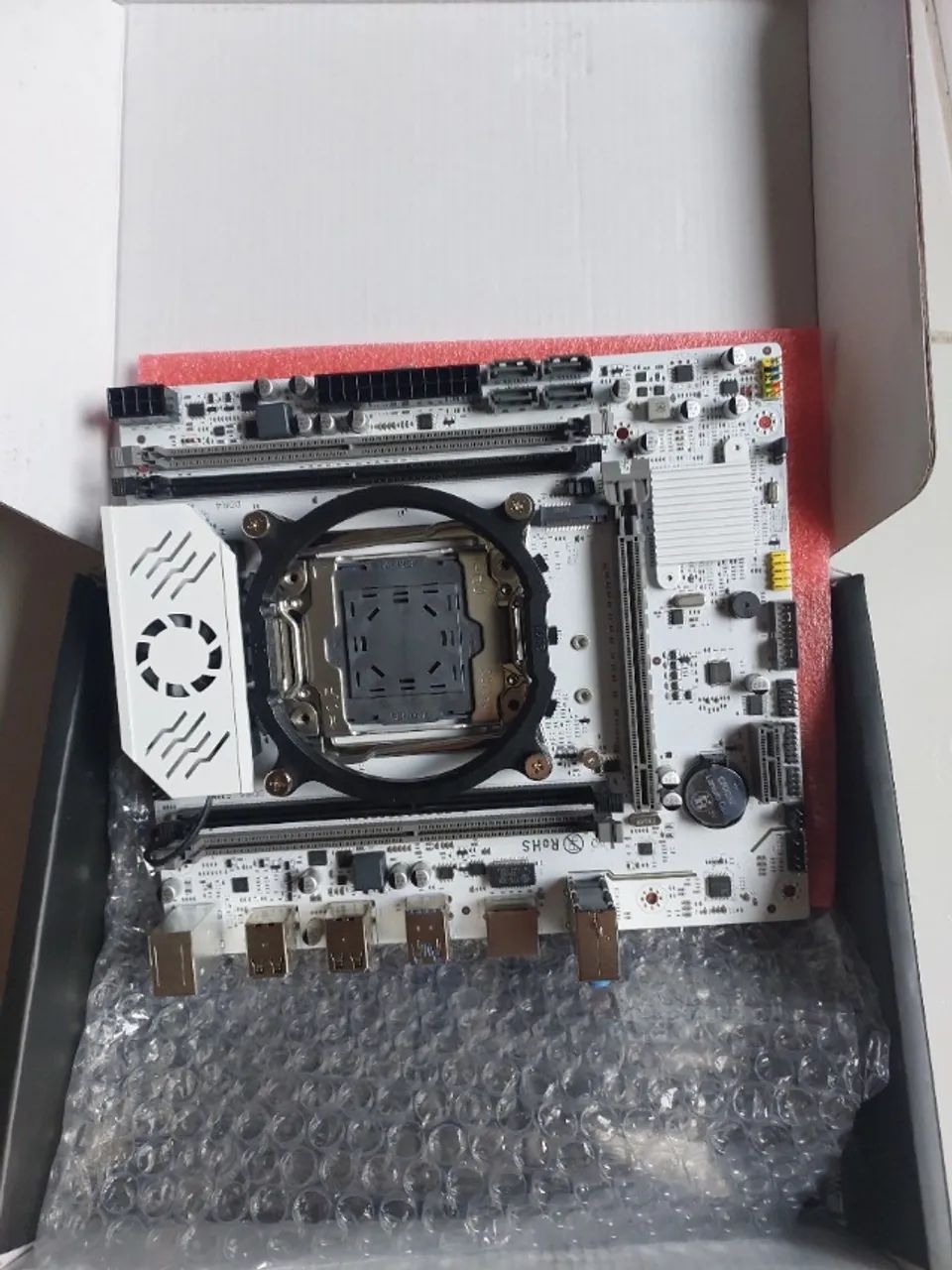 Kit xeon x99 placa Qyiida + e5 2630 v4 + ddr4 rgb 1x8gb não faço OLXpay