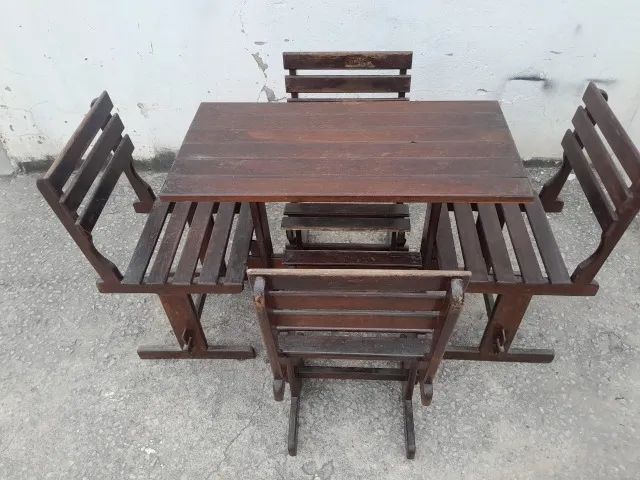 VENDO JOGO DE MESA C/ 4 CADEIRAS DE MADEIRA  - Foto 2