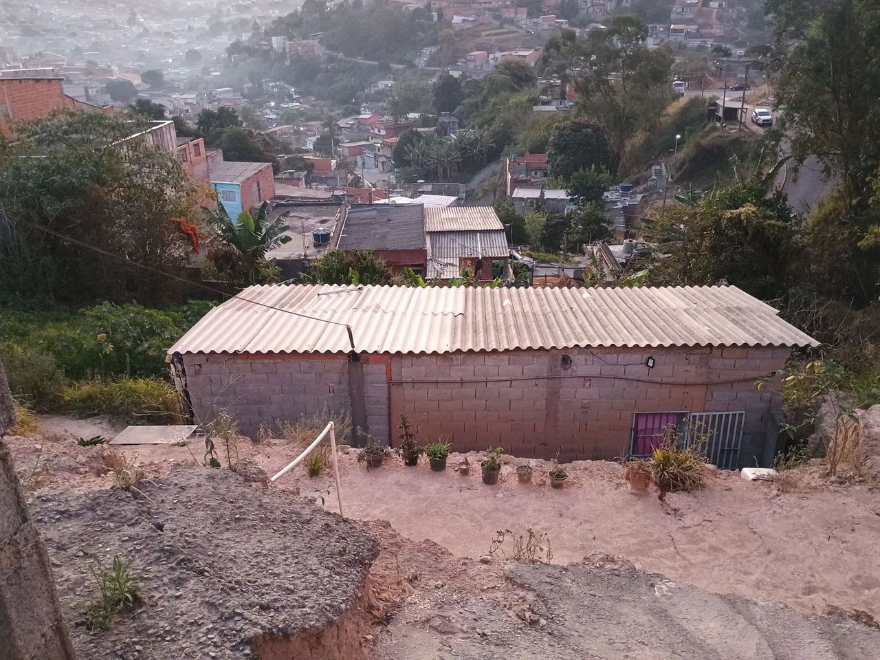 Vendo terreno com dois cômodos e banheiro  - Foto 3