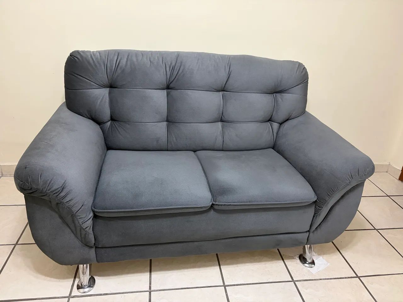 Sofá 2 Lugares Cinza - Super Conservado | Sem Manchas - Foto 2