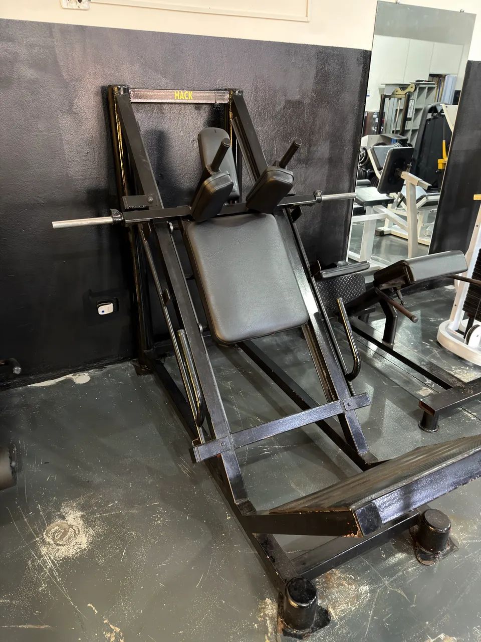 AGACHAMENTO HACK PARA ACADEMIA, GINÁSTICA, MUSCULAÇÃO - Foto 2