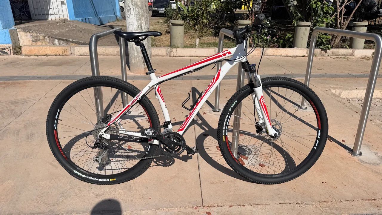 Bicicleta Specialized 29 Hardrock Shimano