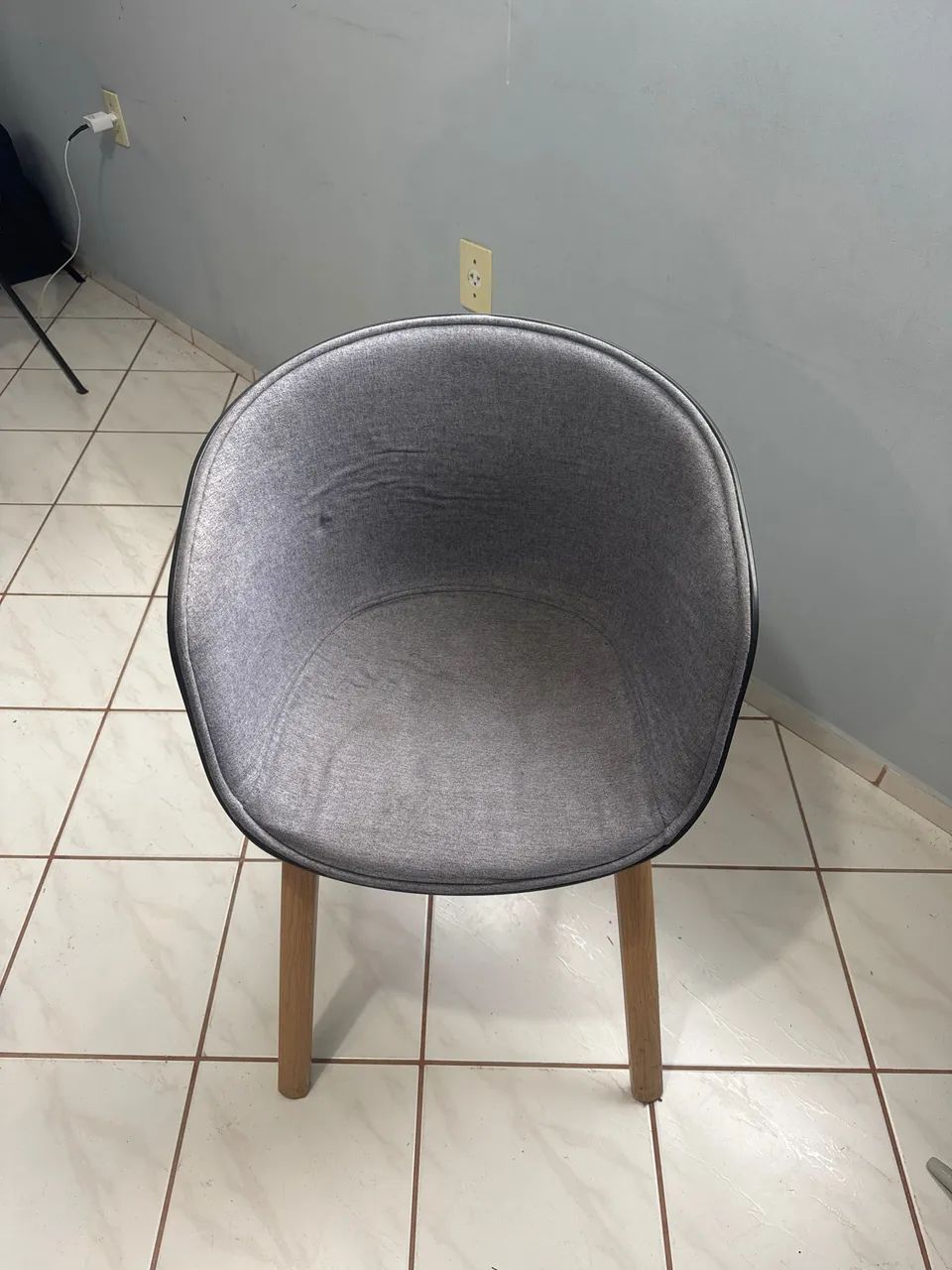 Cadeira Cassiane c/assento em tecido cinza  - Foto 2