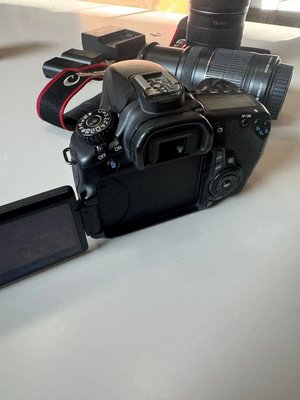 Camera da canon 60D lente e baterias  - Foto 2