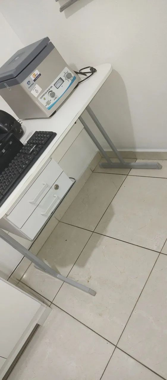 Escrivaninha com gavetas - Foto 2