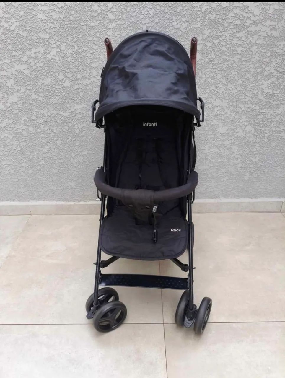 Carrinho de bebê guarda chuva Infanti rock Black. - Foto 2