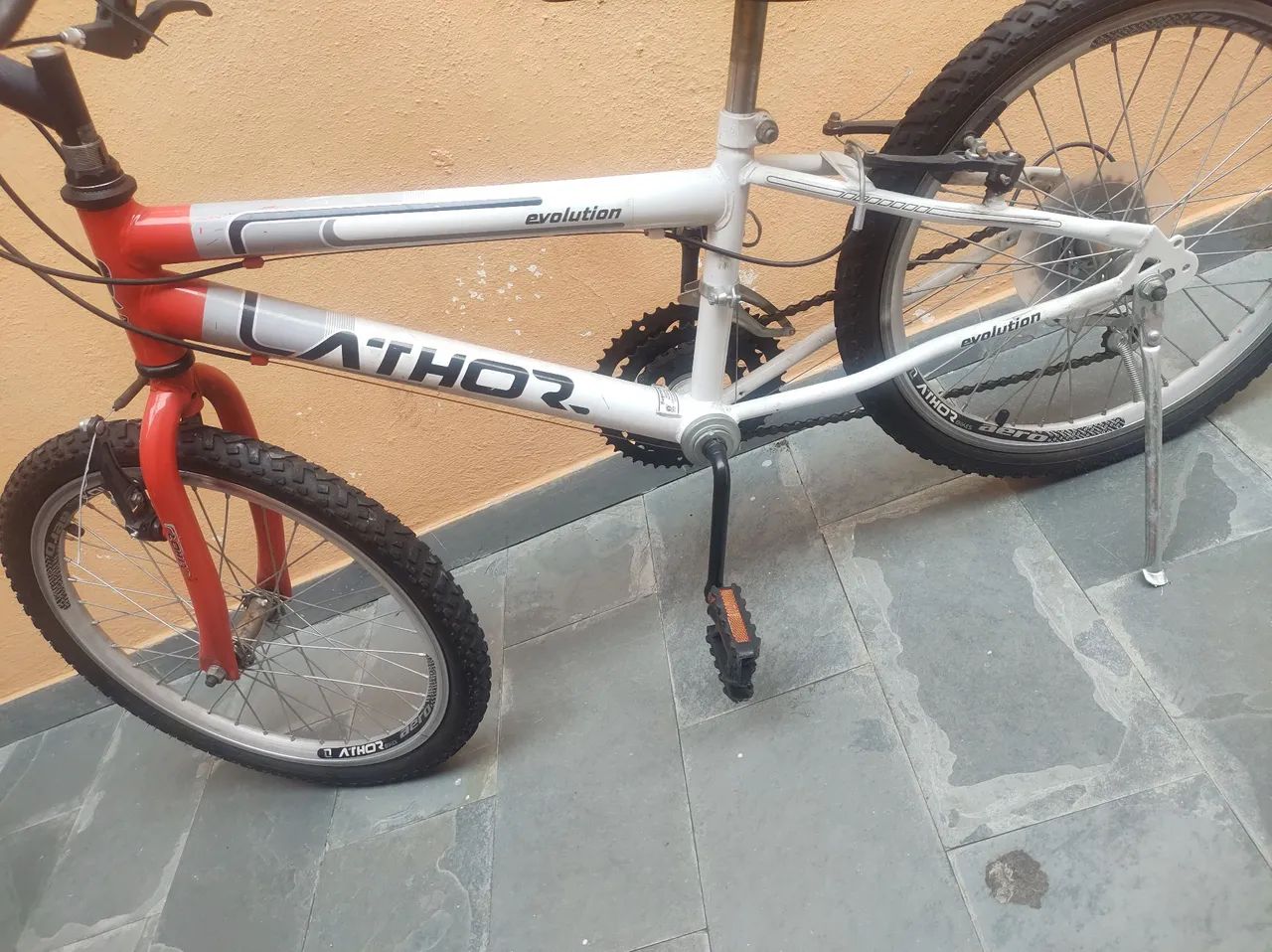  BICICLETA ATHOR EVOLUTION - ARO 20 - 21 MARCHAS<br> <br> Ap